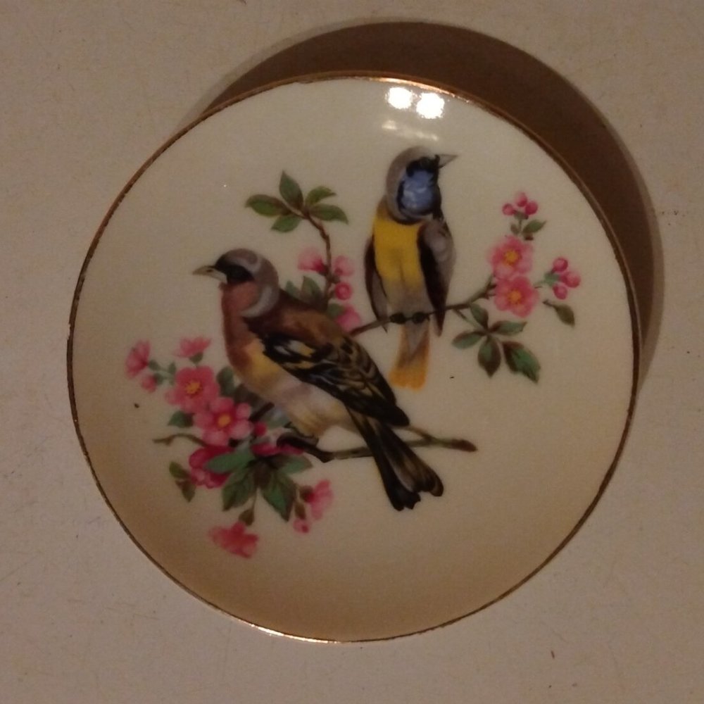 Miniature glass plate with bird